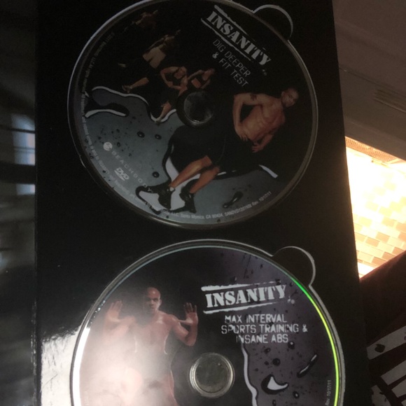 Insanity DVD set - Picture 3 of 3